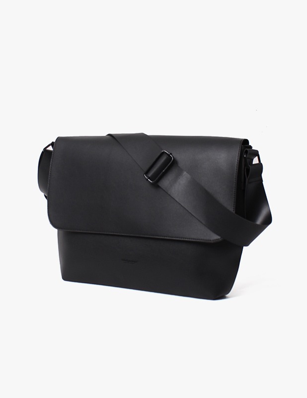 Buffing Leather Round Cosy Cross Bag_Black