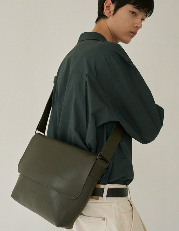 Buffing Leather Round Cozy Cross Bag_Khaki