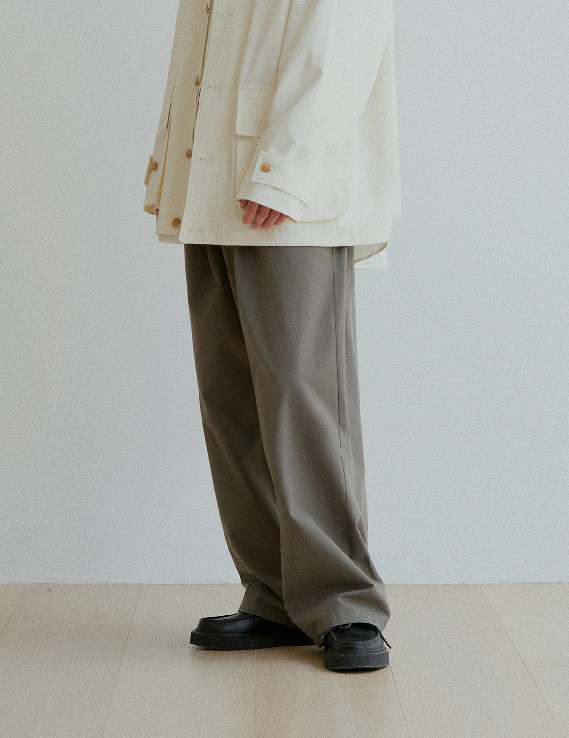 Tapered Wide One Tuck Cotton Pants_Martine Olive